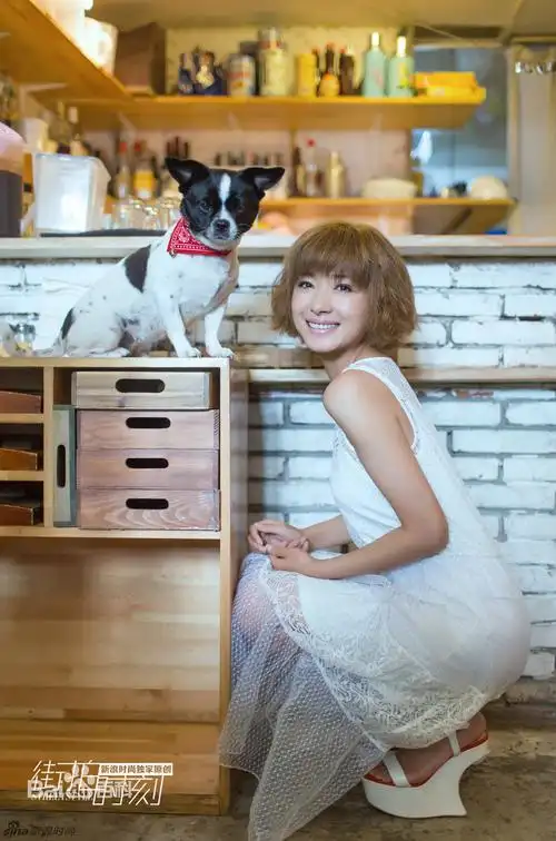 万茜生活写真照-明星库-中国时尚网