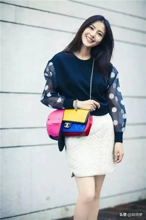 穿衣灵感高圆圆街拍很对味道作为时尚界的穿衣高手不管是休闲风格还是