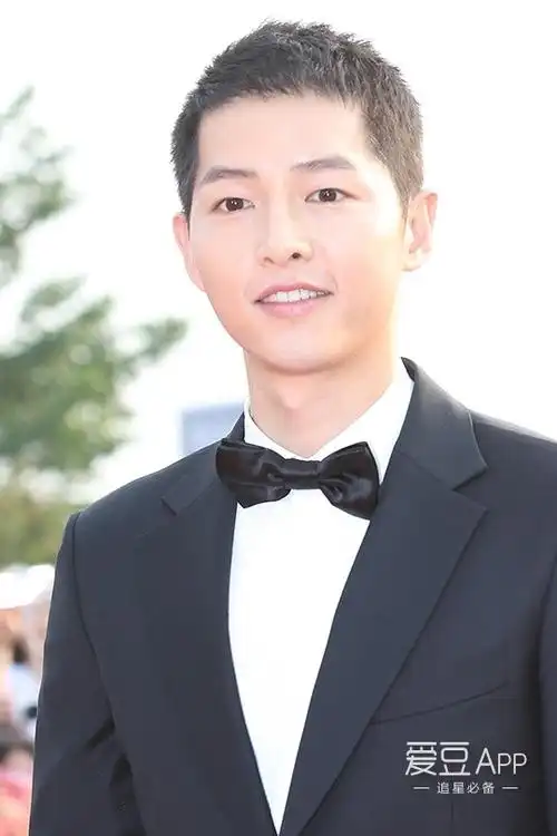 [宋仲基][新闻]160908 宋仲基出席首尔电视剧节红地毯 帅气登场女心