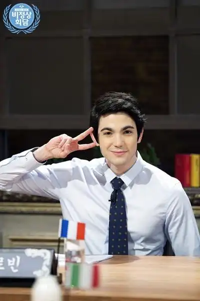 enes kaya 土耳其   julian quinta tar 比利时   alberto mondi