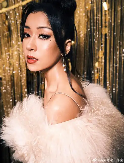 吉克隽逸超话#summermomoko##2023美好奇妙夜#目光所至 靓姿绰影95