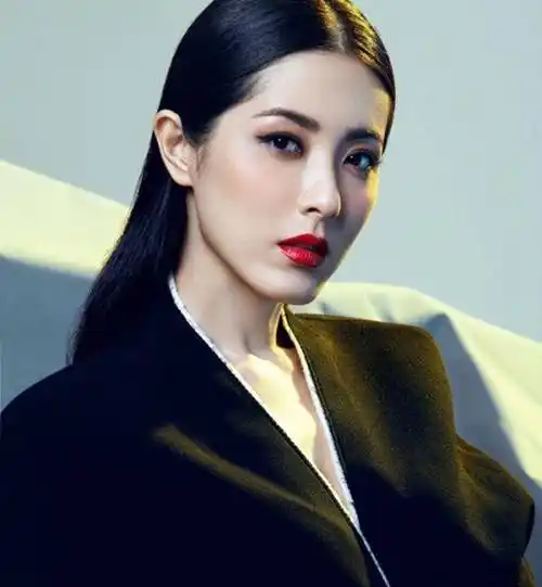 原创曾黎角色被抢倒贴丑男中戏第一校花出道20年只能演配角