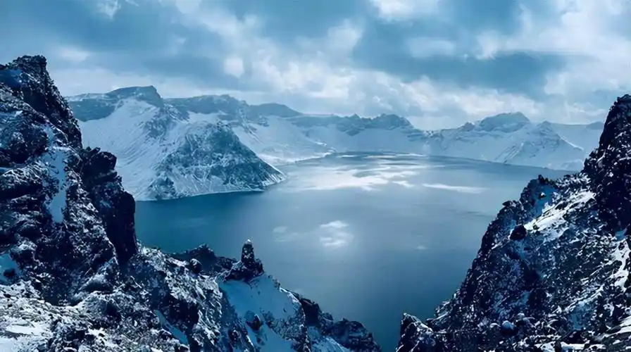 每年8000万吨,长白山天池坐拥20.4亿立方米蓄水量,补给从哪里来