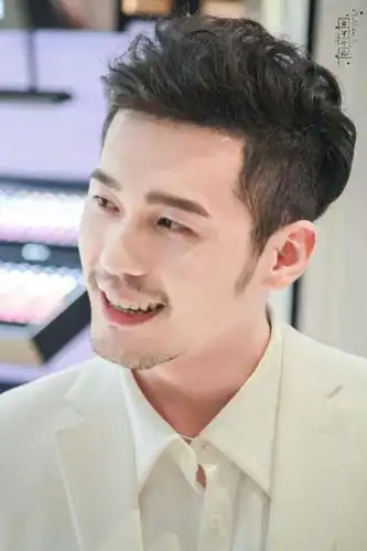 当男神留起胡子:白宇禁欲,易烊千玺爷们,李现气质大变!