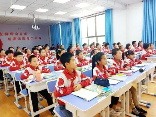 聚焦课堂,优化教学––––新合小学四年级数学大课堂活动