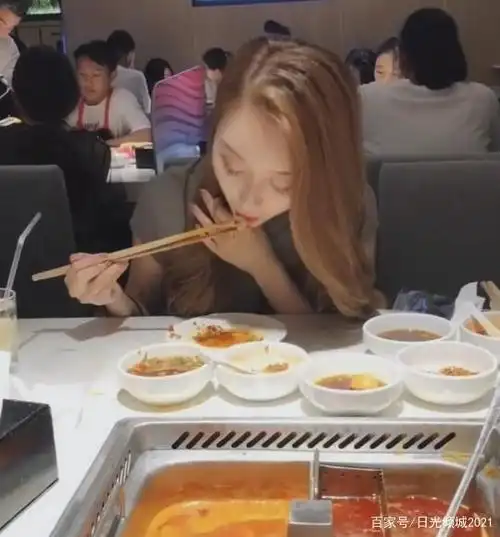 一个男的想追我妹请吃饭,她带闺蜜一起去,没想到他却看上了闺蜜