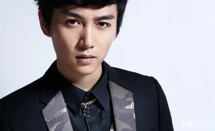 2009年毕业于中央戏剧学院表演系本科班,2011年签约于正工作室.