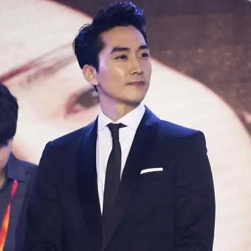 宋承宪官宣表达感恩,父母照片被曝出,神仙颜值可以组合出道!