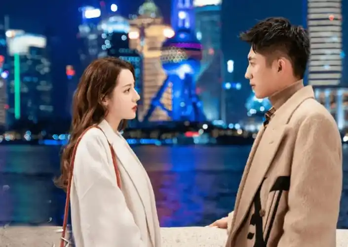 迪丽热巴造型腰臀比惊人曲线毕露摇曳生姿网友黄景瑜好福气