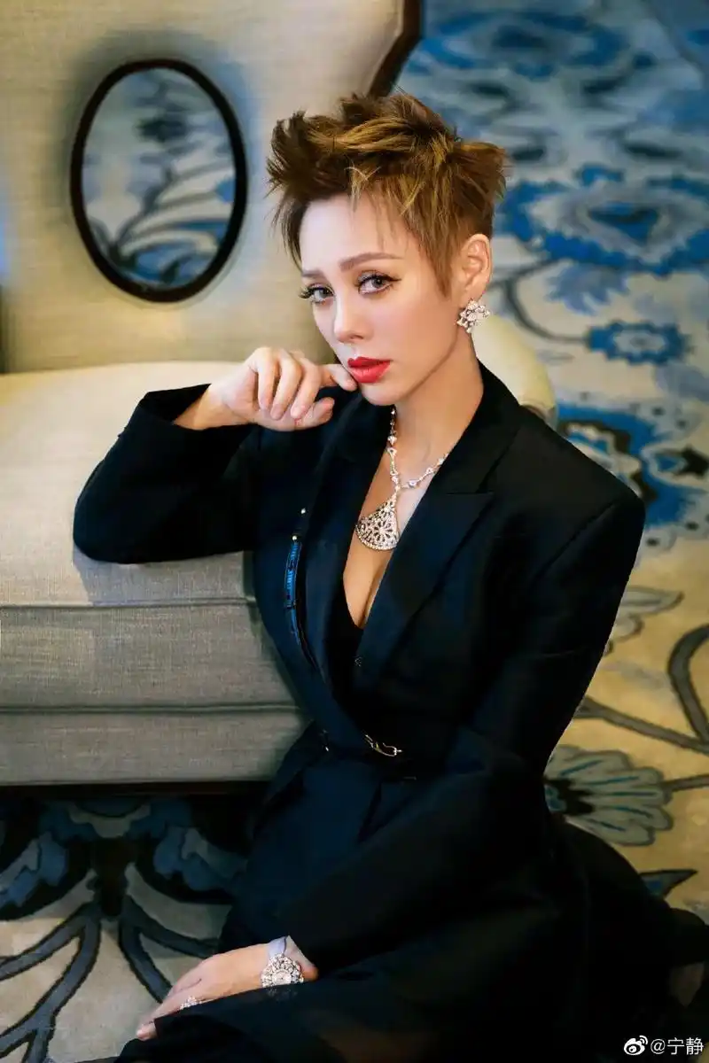 当场给练习生鉴油的宁静高光化得到底有多绝