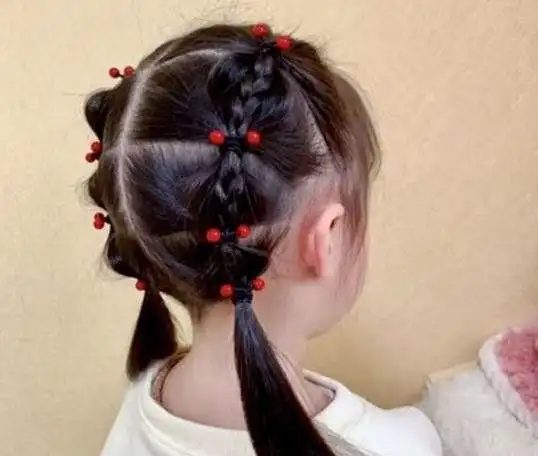 小女孩扎发造型推荐,这样扎头发可爱又挺美
