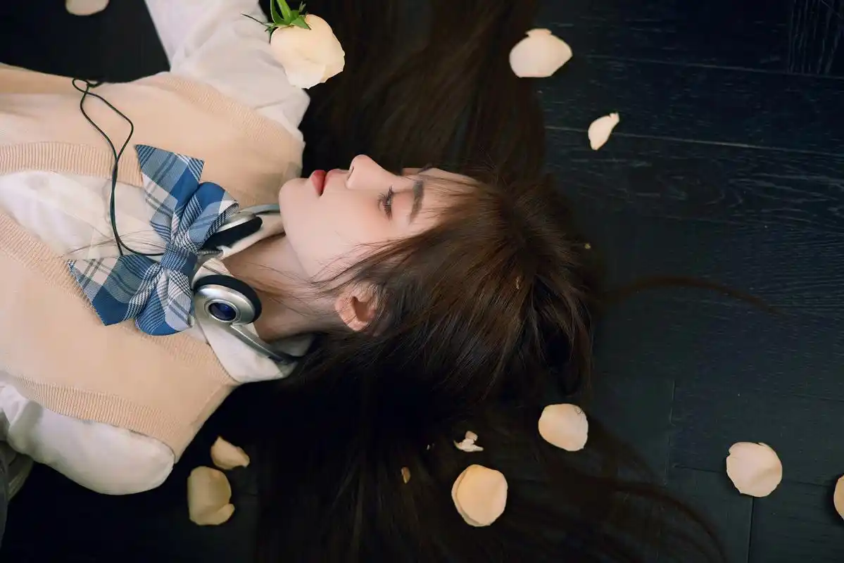 "四千年美女"鞠婧祎,纯欲校园风,那些年我们一起追的女孩