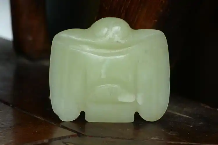 可赛馆藏的红山玉鹰---净熟透浆神 - 红山文化 论坛 - 任南红山文化