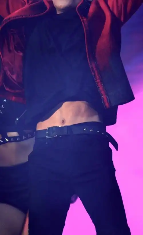 少女们,你们要的无水印易烊千玺大佬手机高清壁纸!