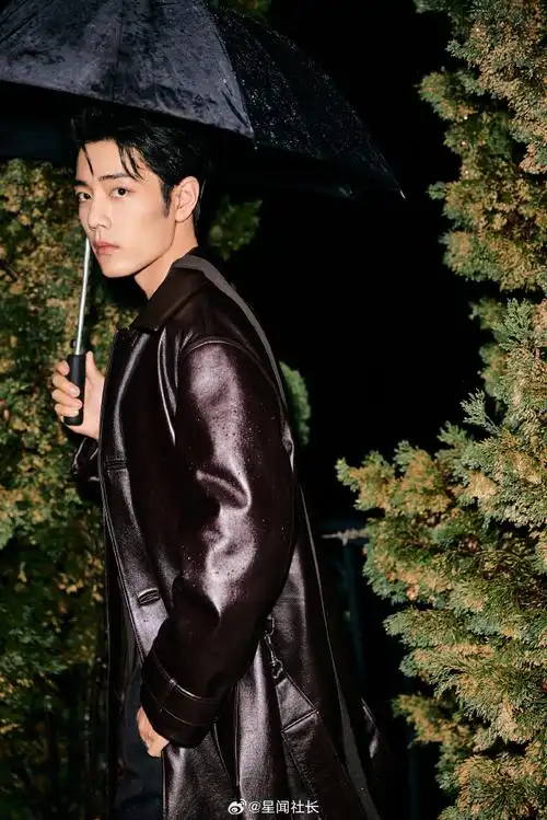 低胸内搭,潇洒又时髦,魅惑又优雅,果然比肖战帅的只能是新的肖战!