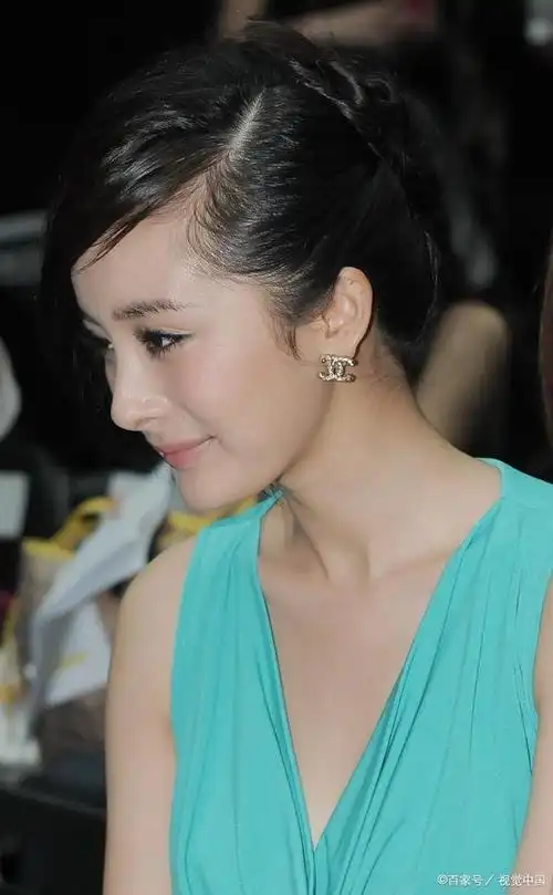 而杨幂作为刘恺威的前妻,也对于女儿的抚养权产生了一定的担忧.