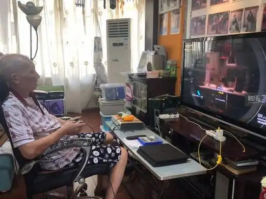爷爷奶奶玩lol(87岁高龄沉迷游戏三千小时)(11)