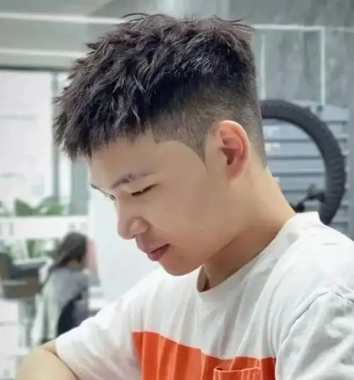 铲青锡纸烫发型推荐,发型清爽又时髦,赶紧来get同款发型 ,直接帅出