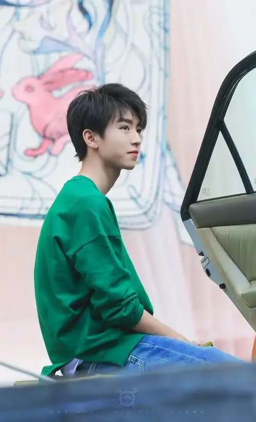 王俊凯2018最新照片哦! 王俊凯1岁到现在的照片-图片大观-奇异网