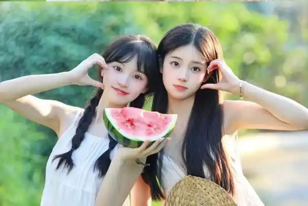 和闺蜜一起拍照,学会8个姿势,拍照自然有爱又上镜