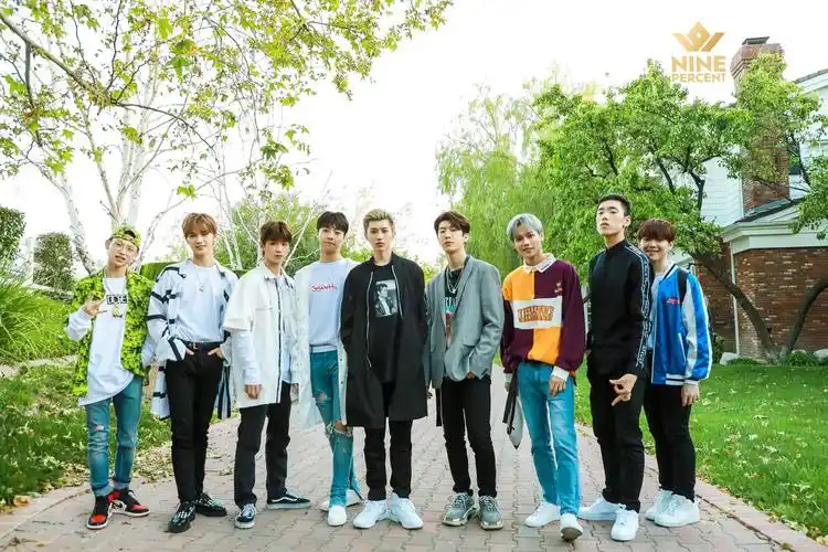 当182的蔡徐坤遇见183的范丞丞,网友:绝对有人谎报了身高