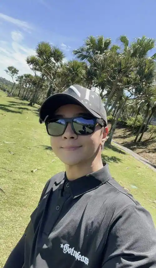 罗志祥发布搞怪视频,与前女友周扬青戴同款手镯,疑似已经复合了