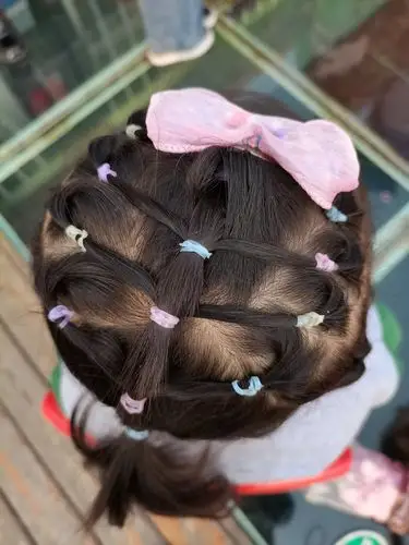 美丽从"头"开始--新蒙幼儿园扎小辫比赛