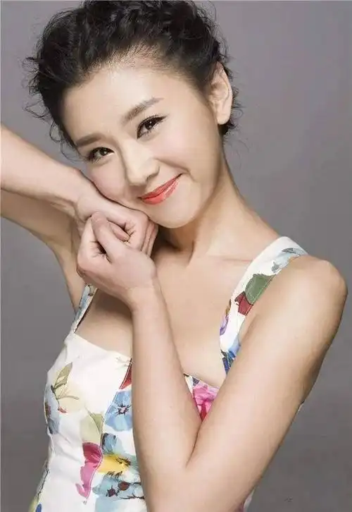 李小萌演员个人简介(李小萌:一顿饭与丈夫结缘,和婆婆情同姐妹,日子