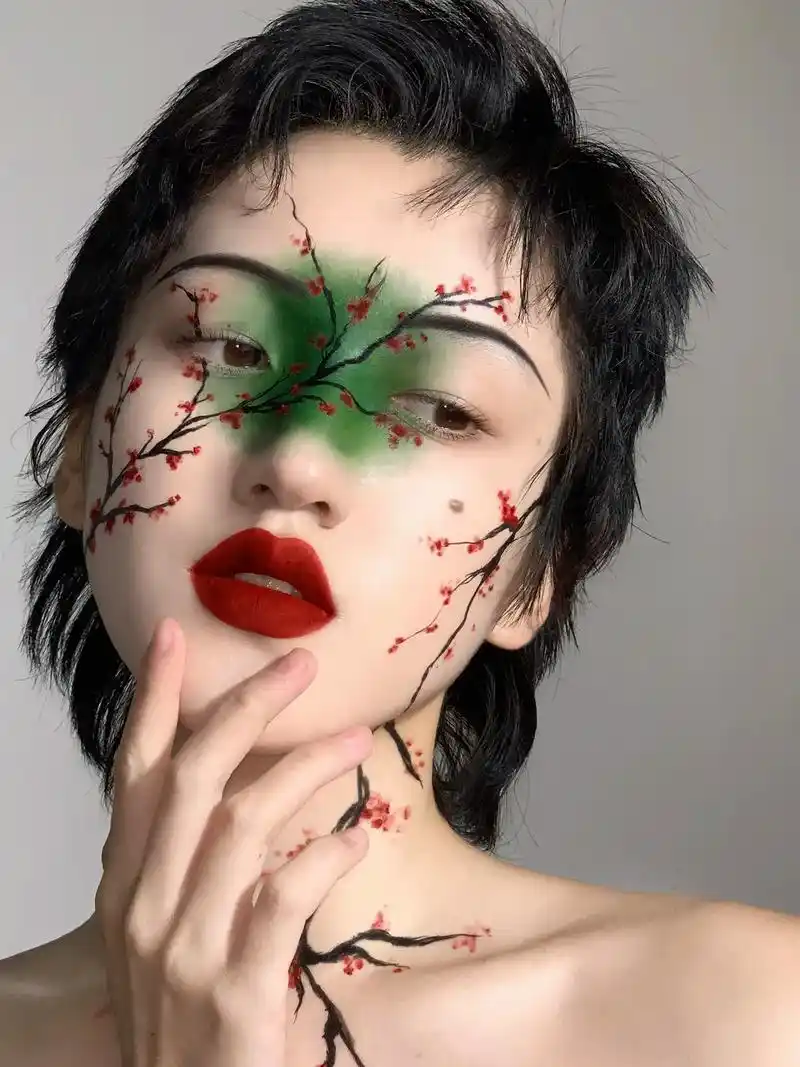 妆容极致就是创意,用自己牢固的妆容基础加上自己的灵 - 抖音