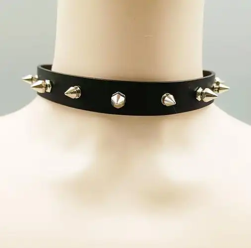 义乌市唯咖欧美跨境哥特式摇滚朋克尖锥铆钉皮质项圈cosplay 脖链