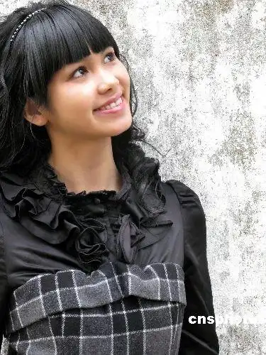 图:天娱最新力捧的中越混血妹妹——黄若熙