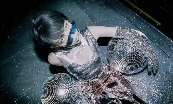 额.原谅我不懂时尚,真的被吴莫愁姐姐吓到了.返回搜狐,查看更多