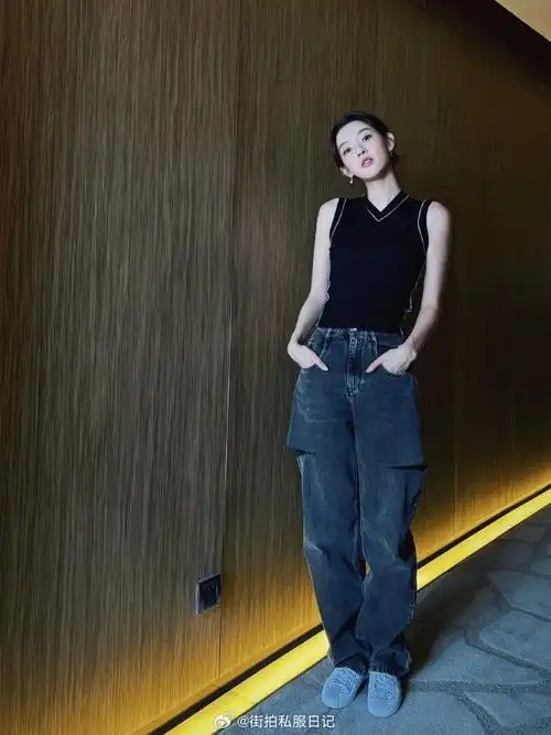 王玉雯超话  上衣&牛仔裤 | maison margiela  耳环 | lazy circles