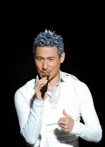 一代歌神张学友,如今已56岁,家庭幸福,婚姻美满