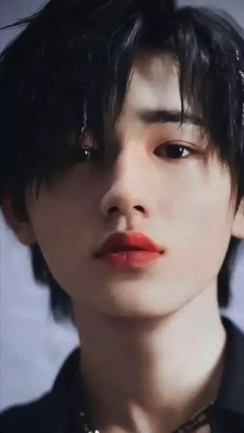 宋亚轩的怼脸瞬间 照片无水印