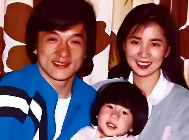 同样的成龙基因林凤娇儿子吴绮莉女儿的区别一目了然