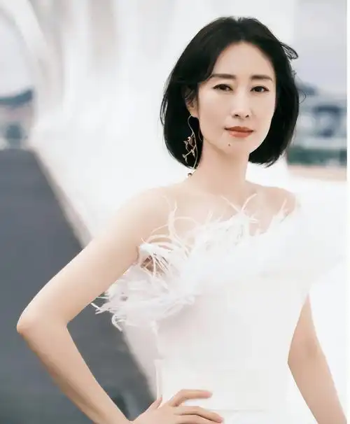 刘敏涛:与富豪丈夫离婚后,独自带娃,至今未婚