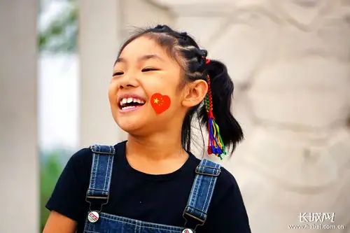 开怀大笑的小朋友.杜江云 摄