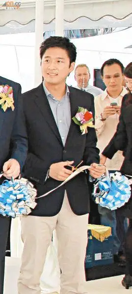 北京时间5月8日消息,据香港东方日报报道,霍震霆二公子霍启山与章子怡