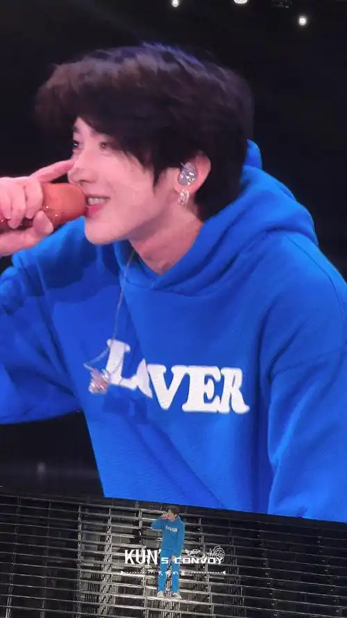 蔡徐坤超话|#蔡徐坤新歌rideordie#    小蓝～  live图  @蔡徐坤