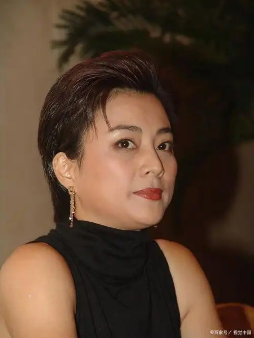 李玲玉:曾被邻居告上法庭,她一再婚就当继母