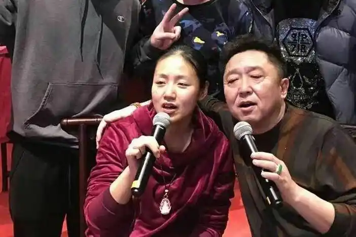 相声界宠妻狂魔于谦,对老婆白慧明一见钟情,结婚多年不让她下厨_对方