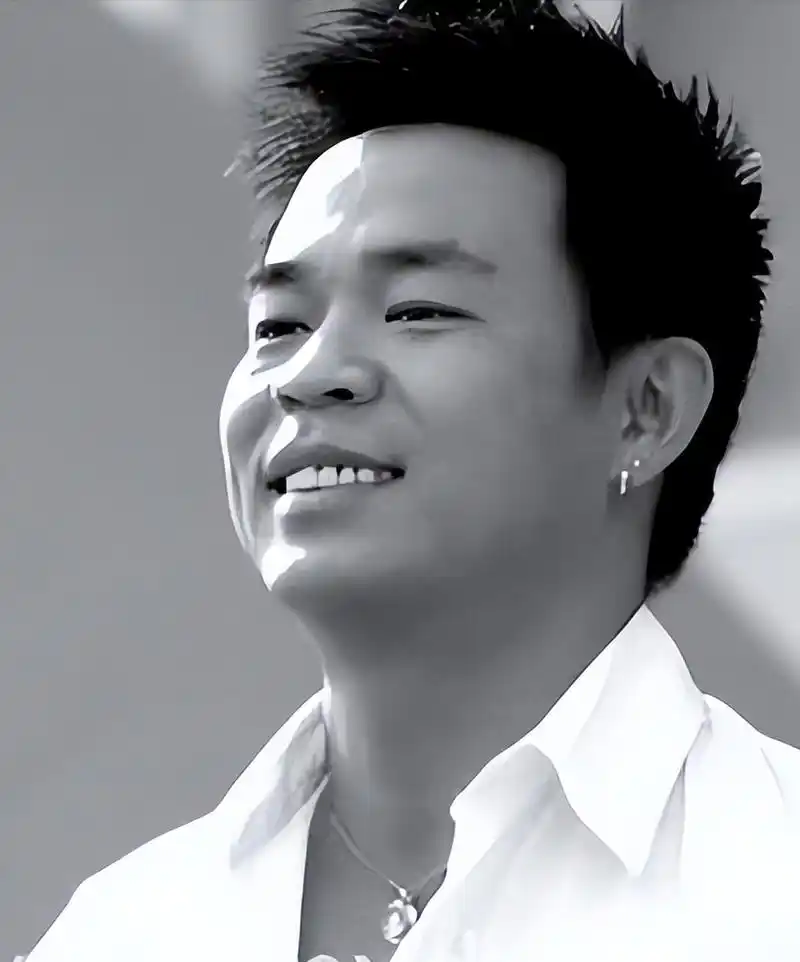 孙浩:曾经的春晚"落魄"歌手,幸得张嘉译提携10年,52岁被骂红