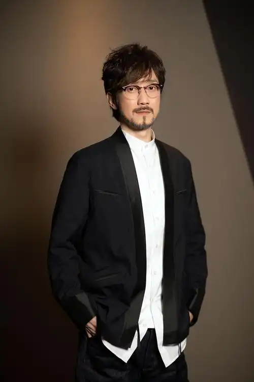 周传雄归来山河行也无风雨也无晴丨人物