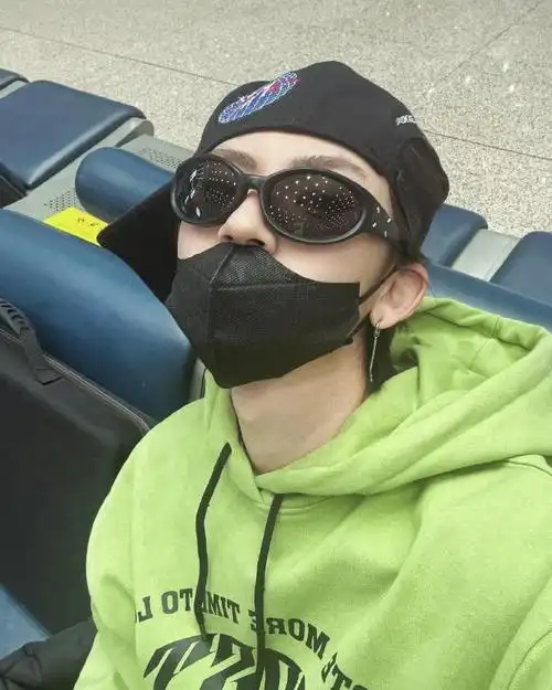 20240328分享@小鬼-王琳凯ins一则    平安落地!