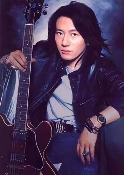 曾陷入聂远混乱五角恋,为何能驯服多情浪子郑钧_生活_因为_长发