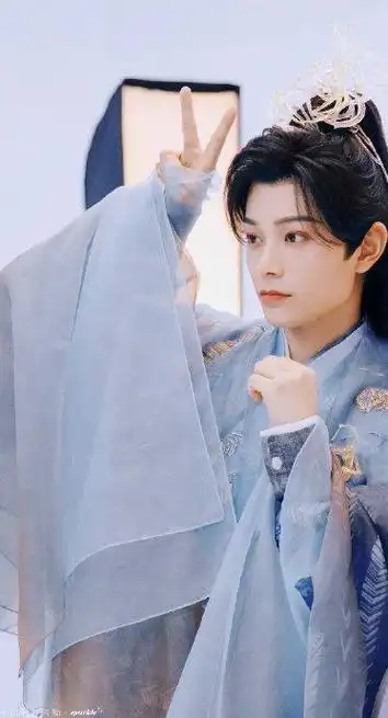 很喜欢丁禹兮的古装!眼神凌厉打戏流畅,各种哭戏表情转变也很自然!