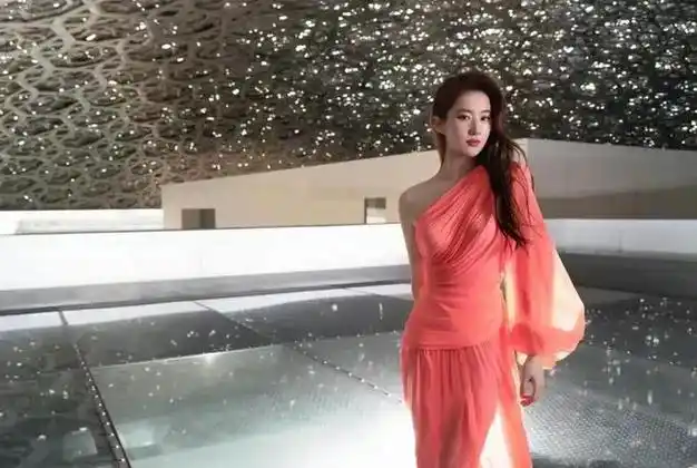 刘亦菲又晒阿布扎比美照刘亦菲是阿布扎比公主吧