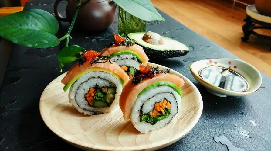 三文鱼鳄梨反卷寿司怎么做好吃