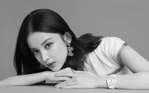 古力娜扎气质黑白照片
